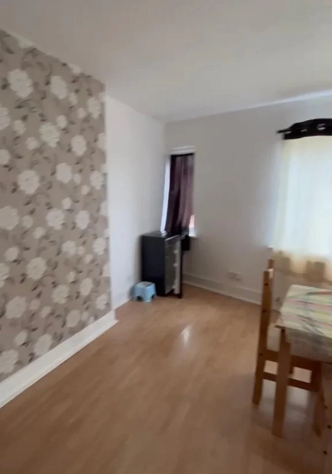 Room High Street in Greater London