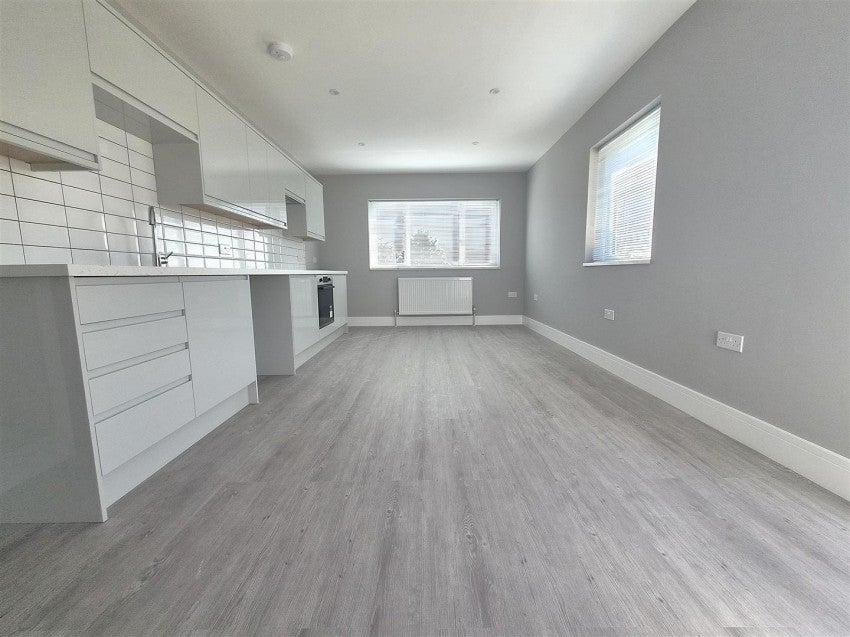 Flat Ron Green Court in Greater London