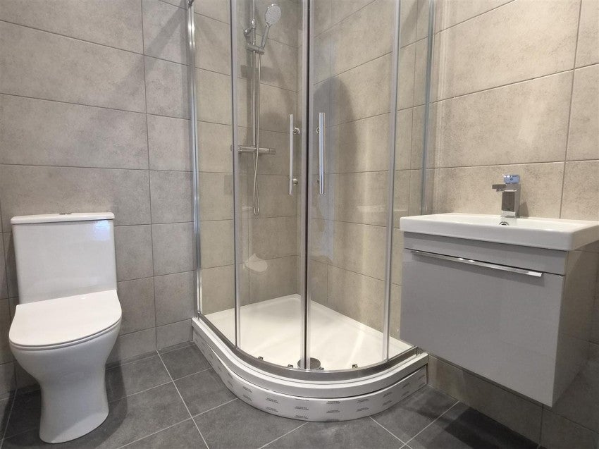 Flat Ron Green Court in Greater London