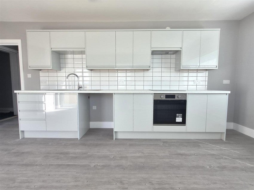 Flat Ron Green Court in Greater London