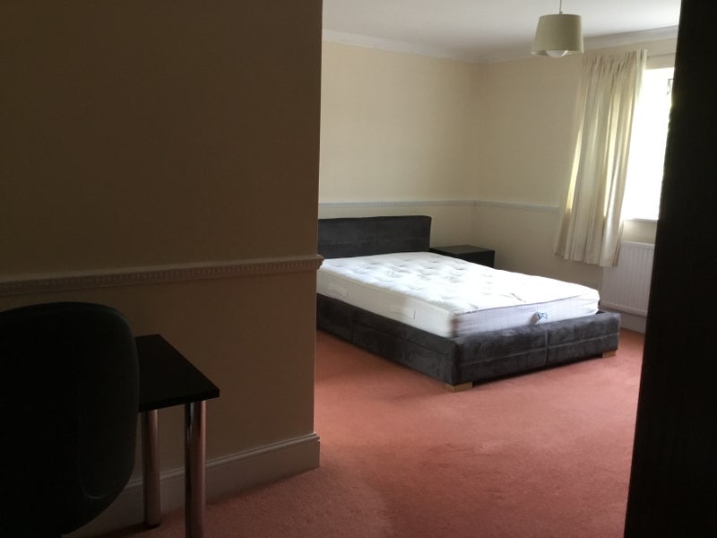 Room Bonnetts Lane in Horsham