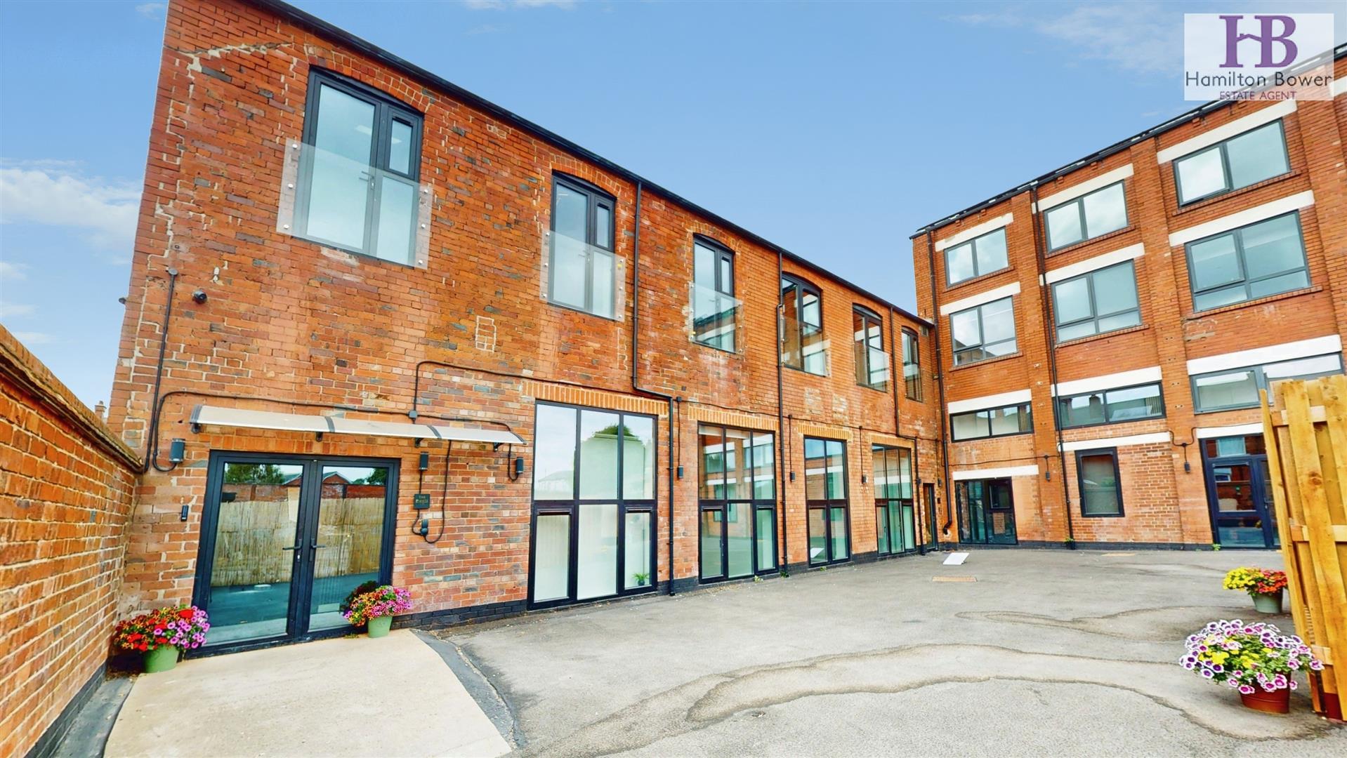 Flat Burrell Street in Wakefield