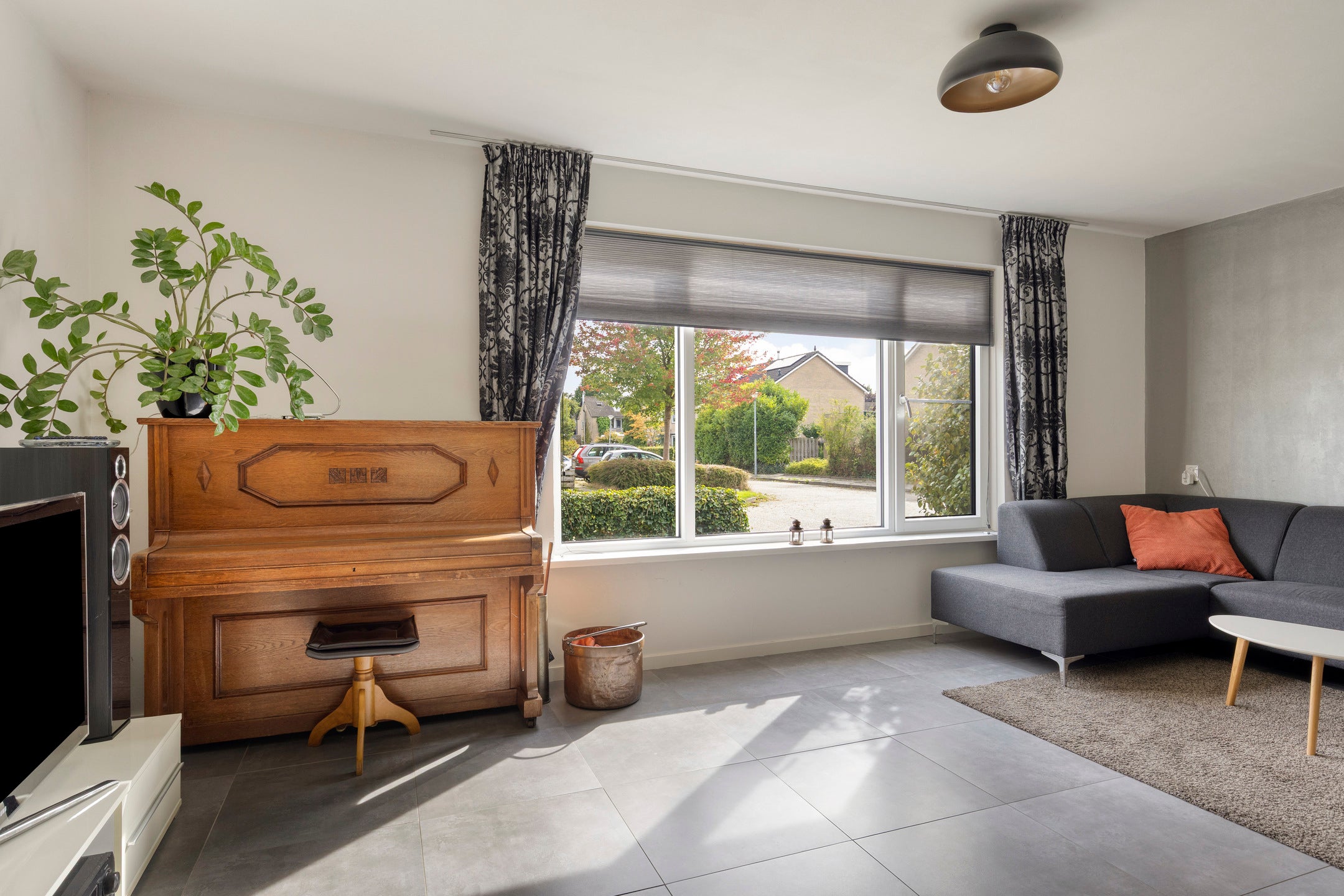 Hoekwoning te koop: de Grouw 67, Leek
