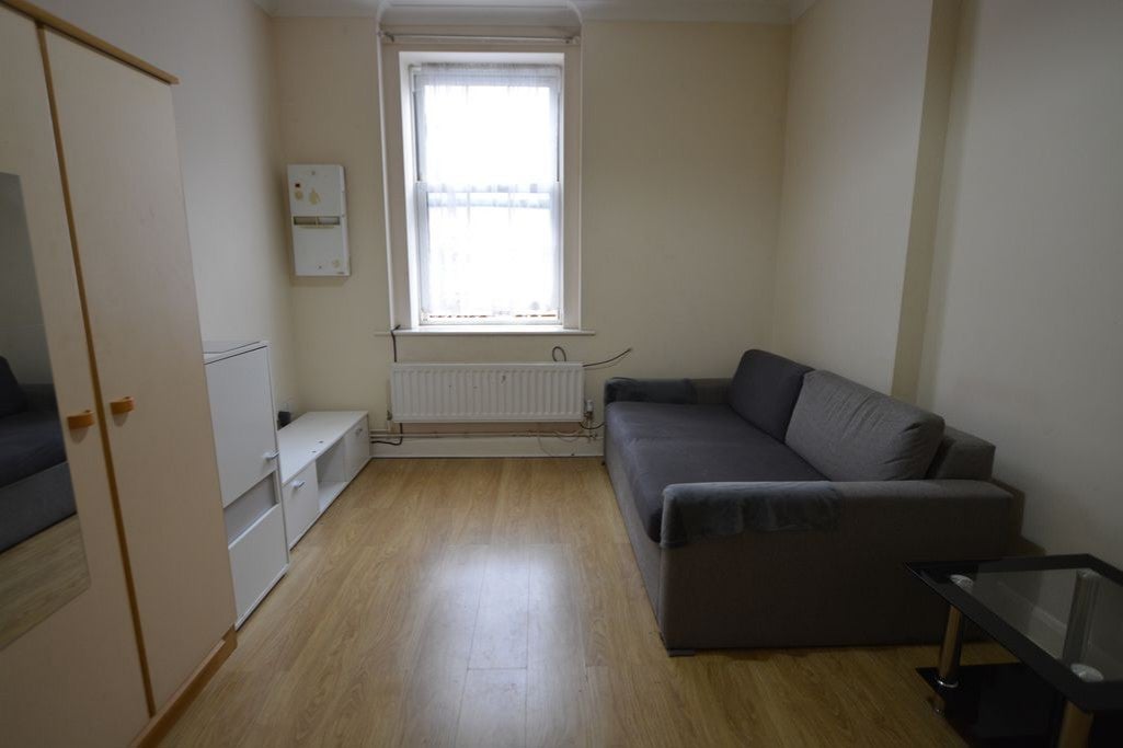 Flat Wellington Street in Slough