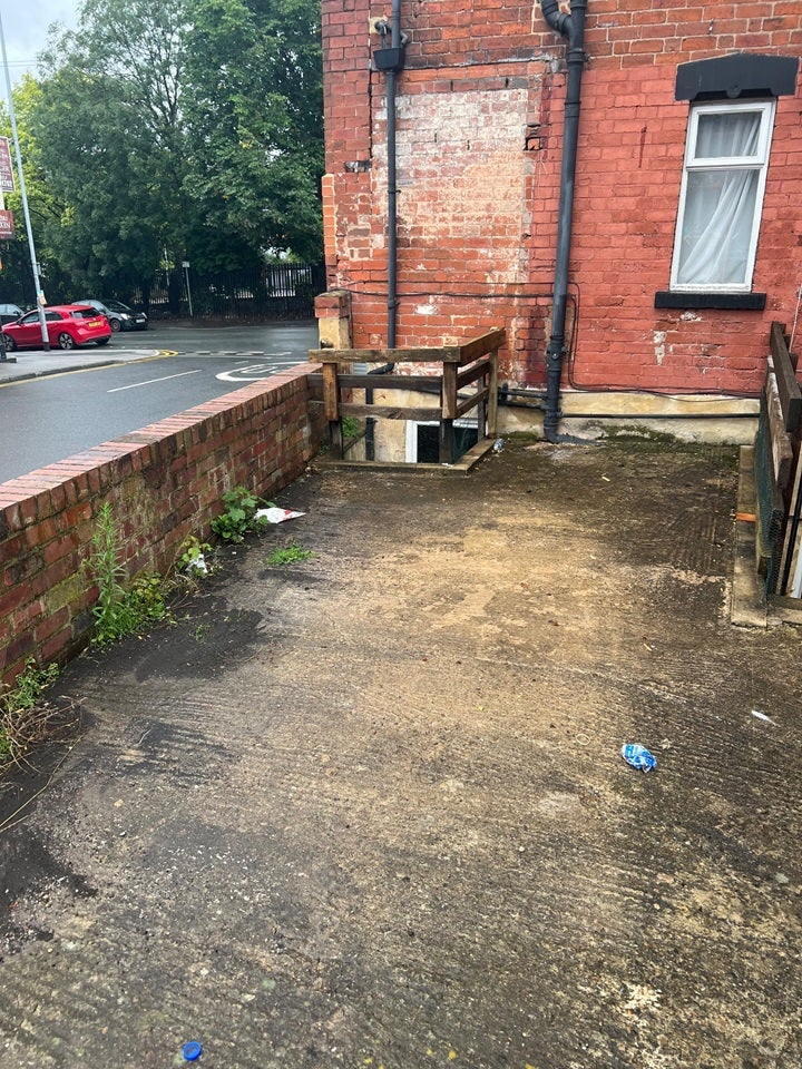 Flat Rillbank Lane in Leeds