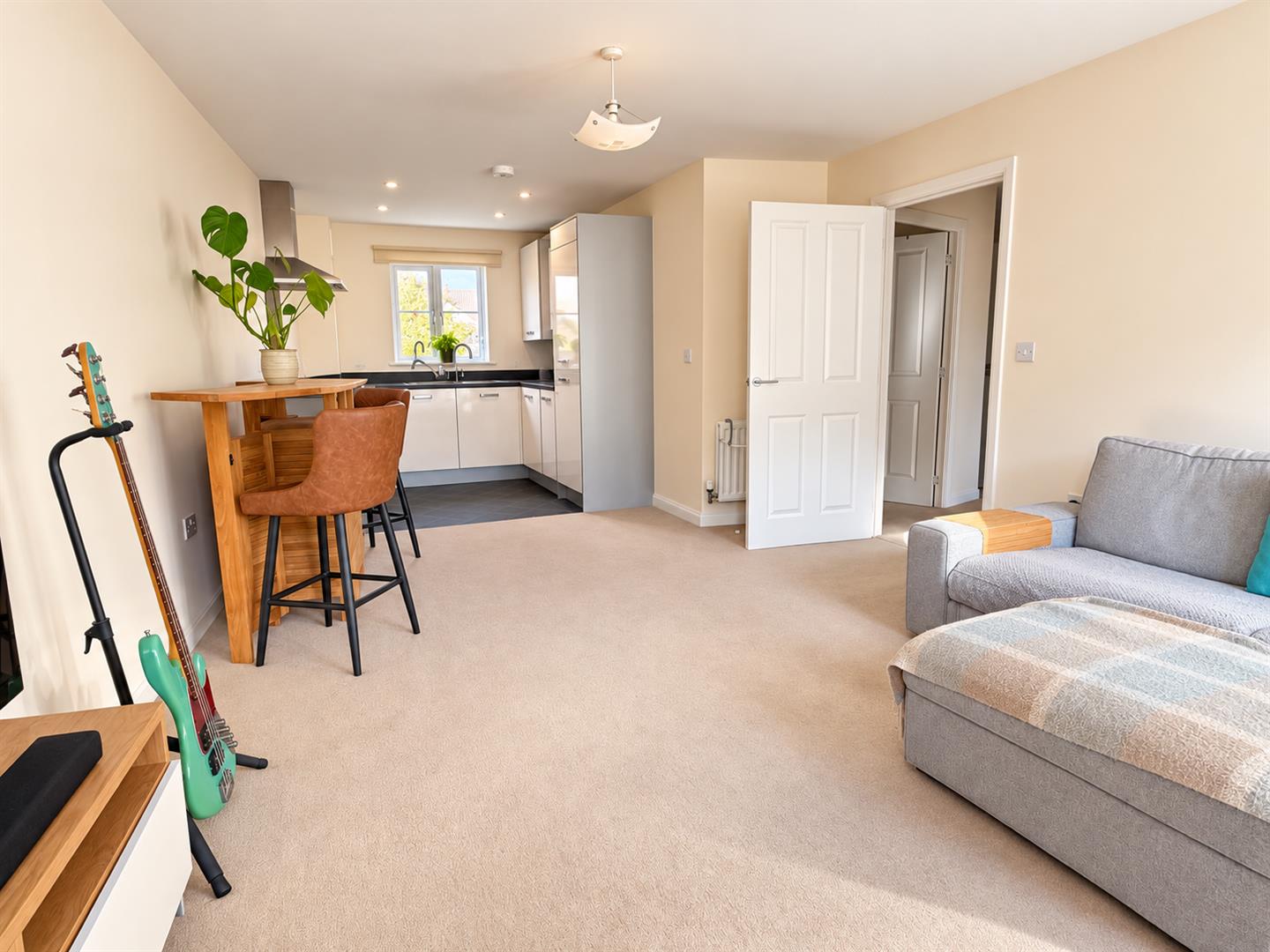 Flat St Lucia Crescent in Bristol