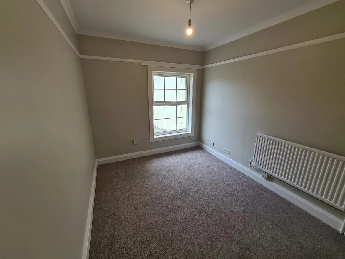 Room Binstead Road in Ryde