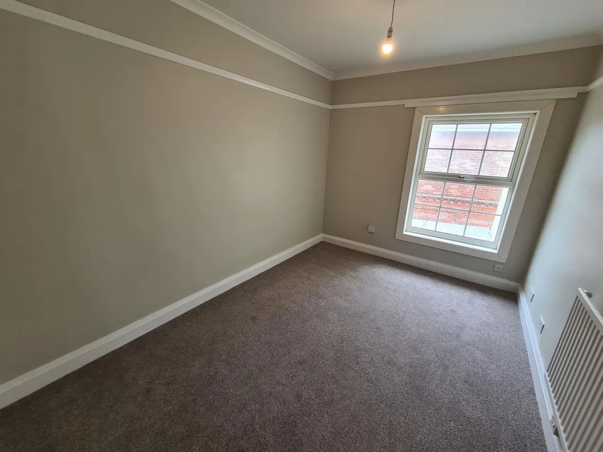 Room Binstead Road in Ryde