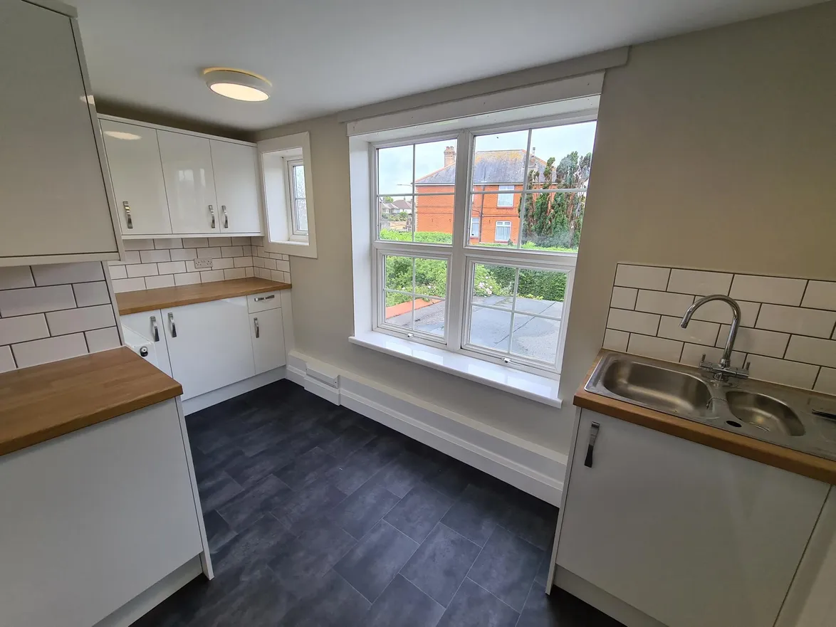 Room Binstead Road in Ryde