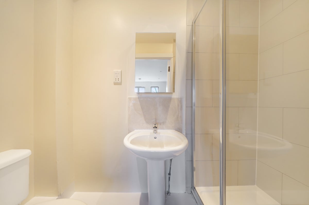 Flat Cephas Avenue in Greater London