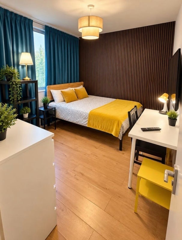 Room Ridgway Road in Greater London