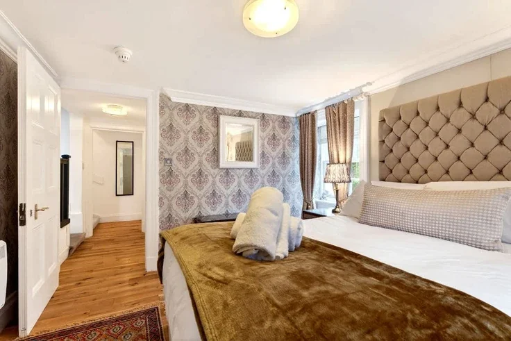 Flat Acer Crescent in Paisley
