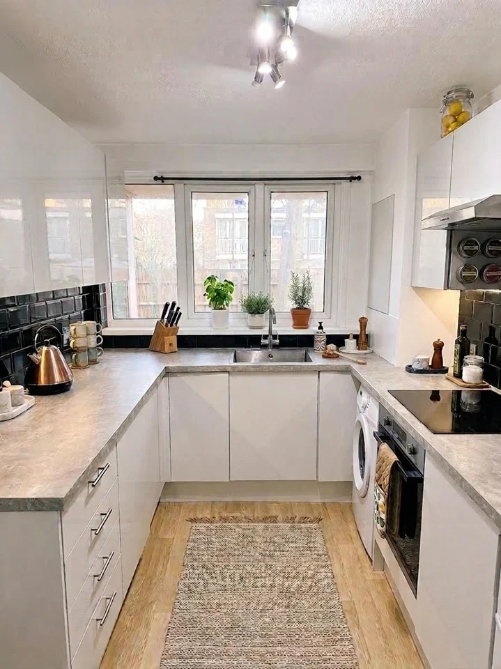 Room Waynflete Square in Greater London