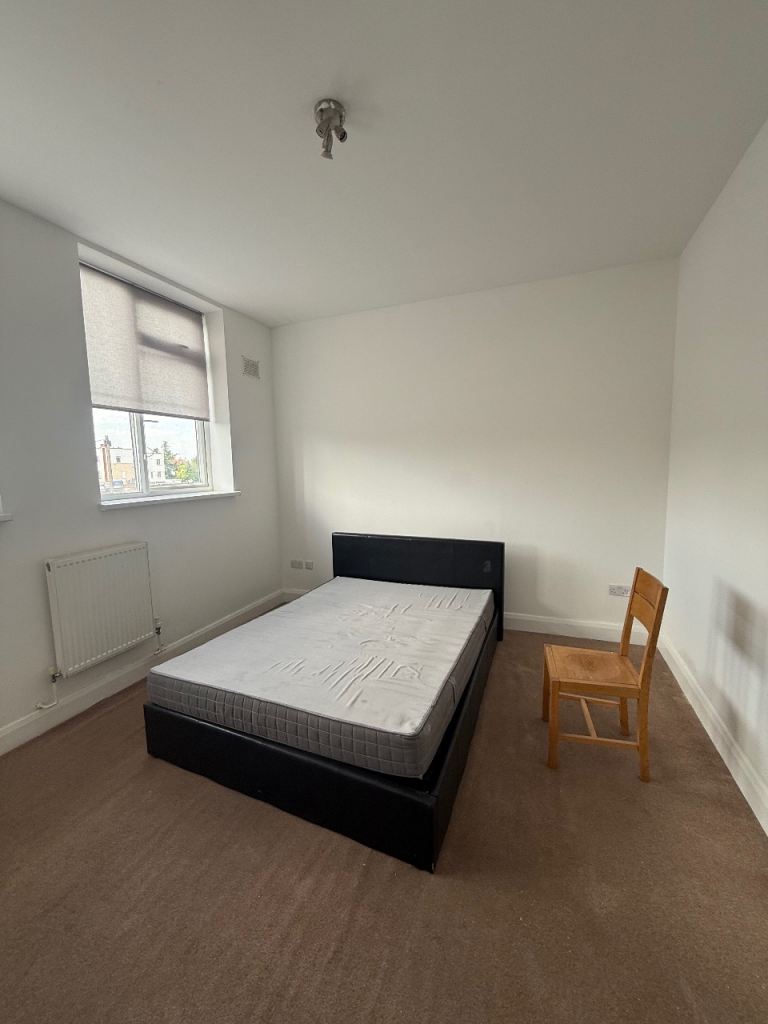 Flat Uxbridge Road in Greater London