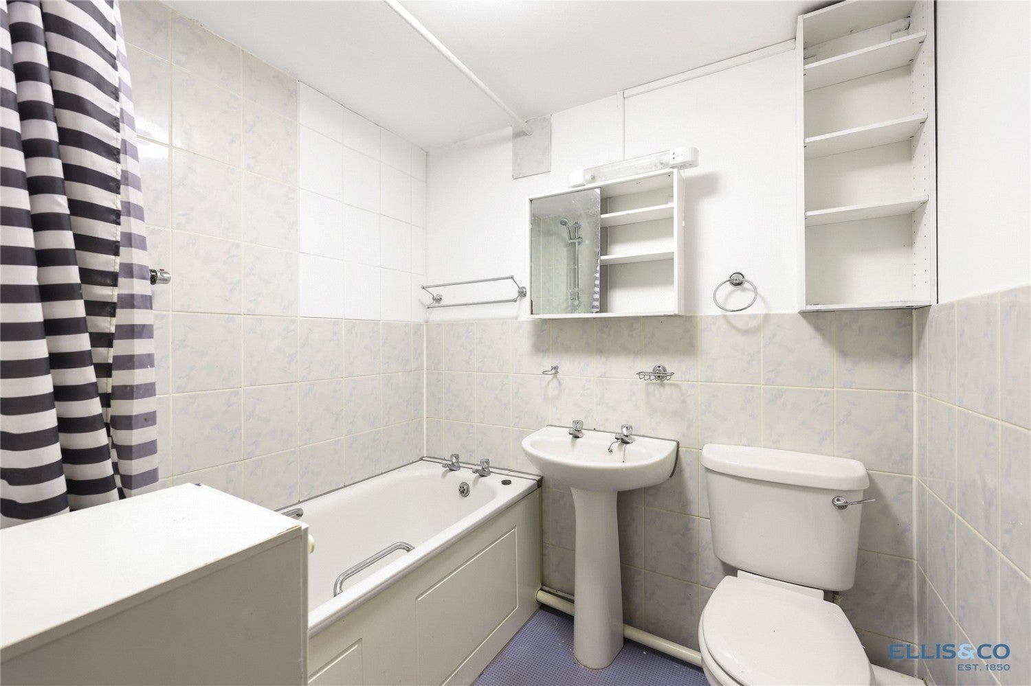 Flat Orford Road in Greater London