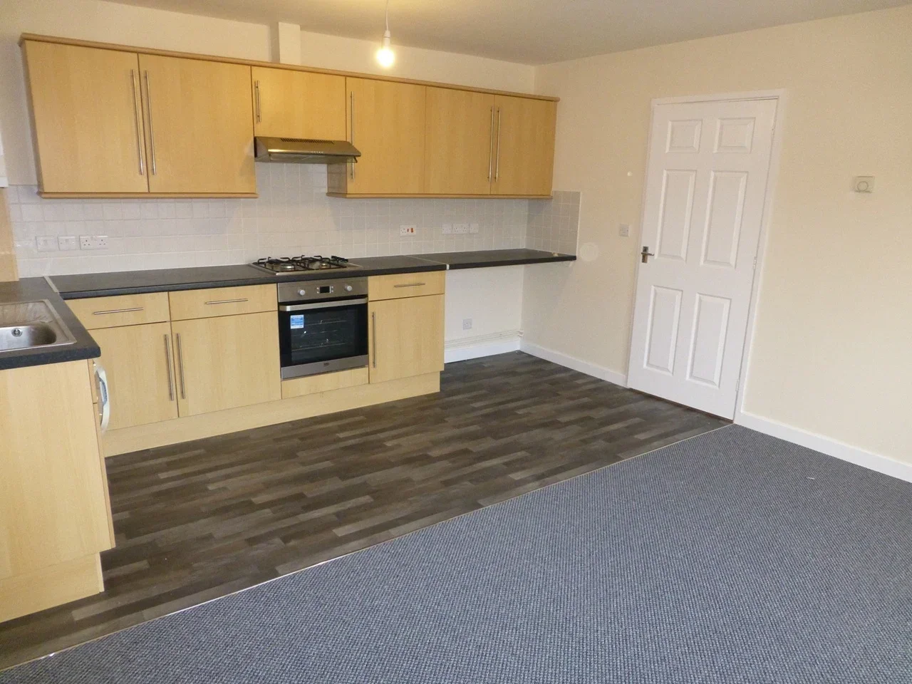Flat Woodstock Court in Nottingham