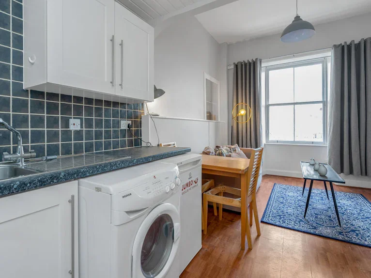 Flat St Leonard's Street in Edinburgh
