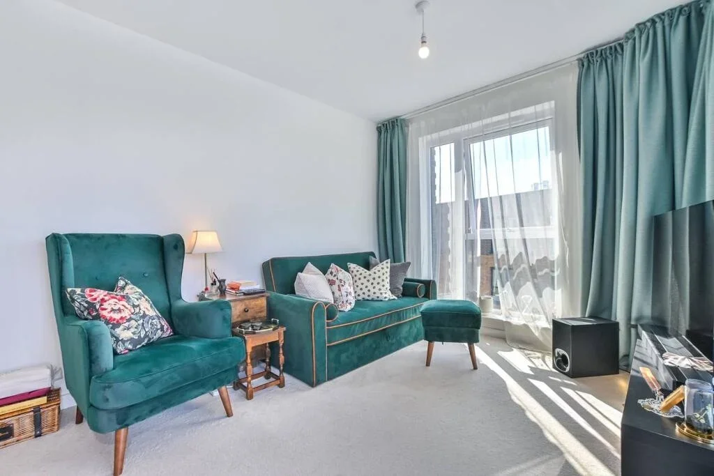 Room Rowland Road in Greater London