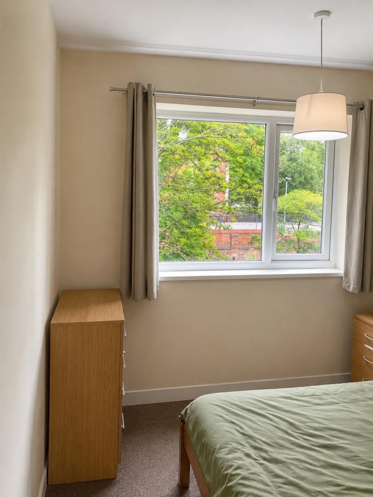 Flat Conyngham Road in Manchester