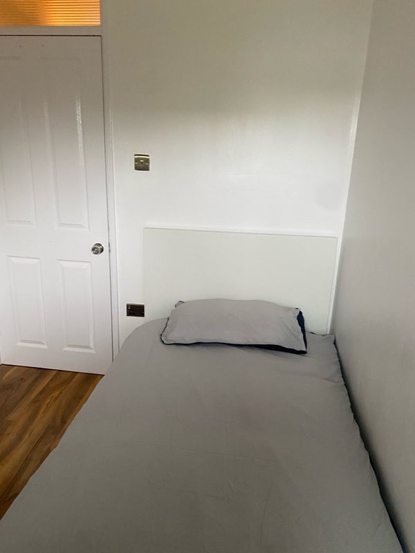 Flat Hampson Way in Greater London