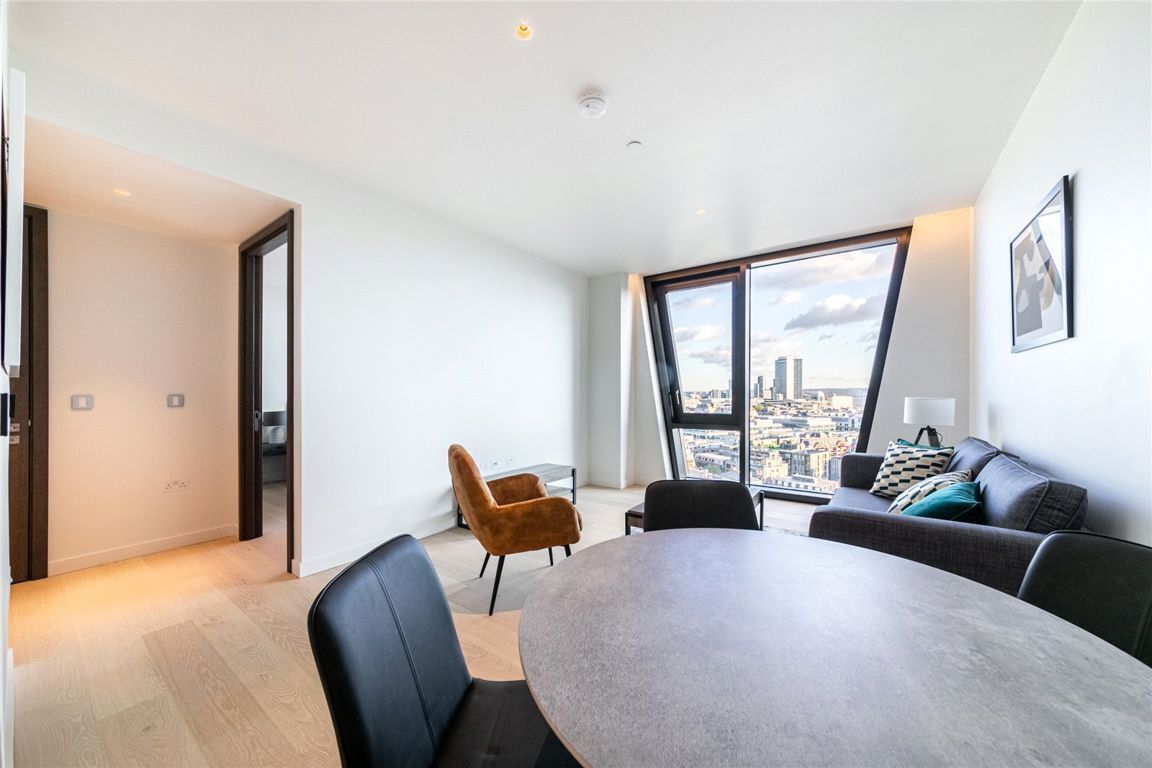 Flat Broadway in City of Westminster
