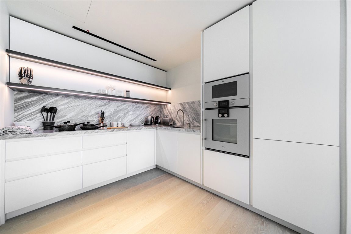 Flat Broadway in City of Westminster