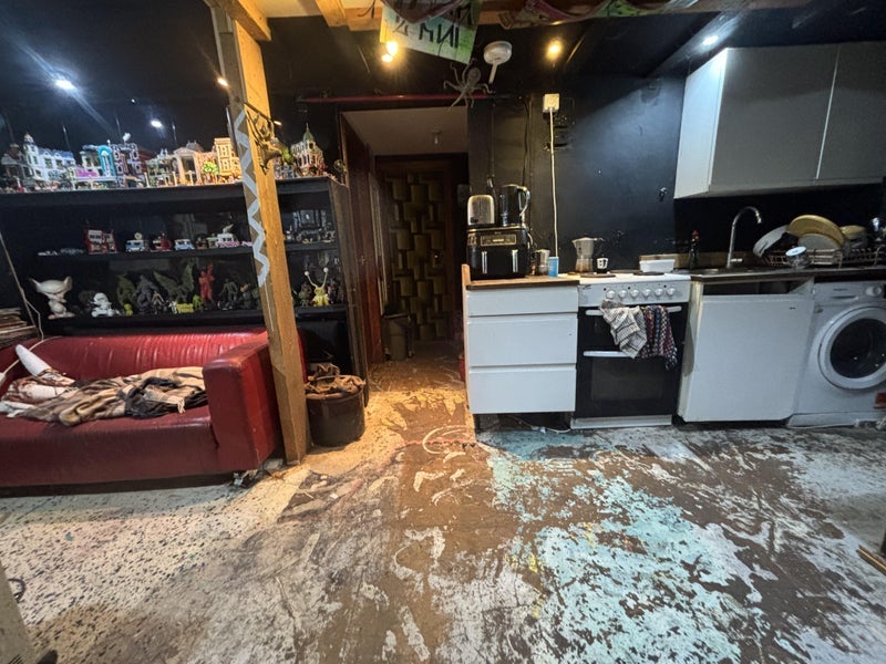 Room Saw Mill Way in Greater London