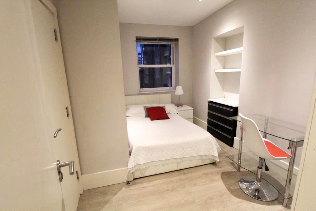 Flat Dresden Close in London