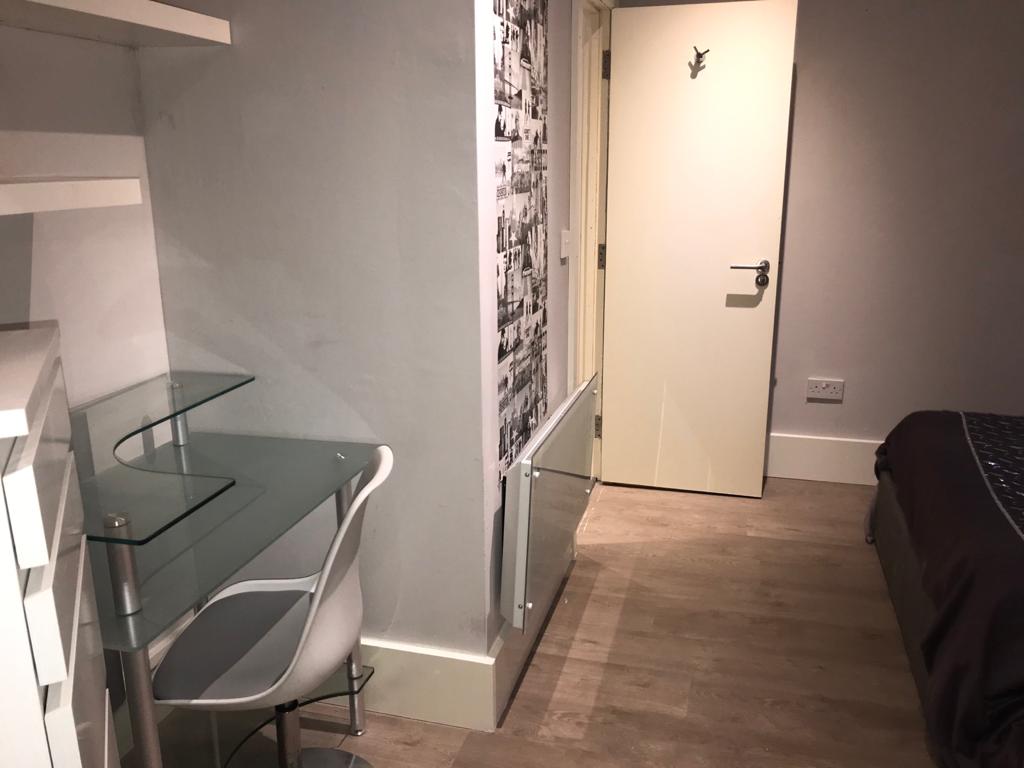 Flat Dresden Close in London