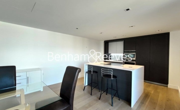 Flat Kew Bridge Road in Greater London