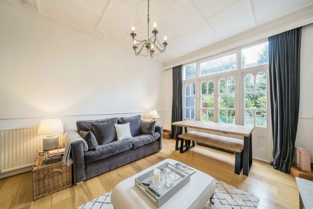 Flat Foster Road in Greater London