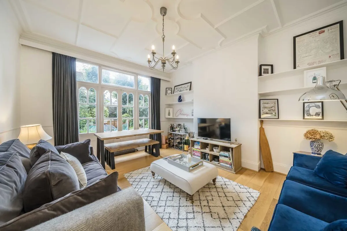Flat Foster Road in Greater London