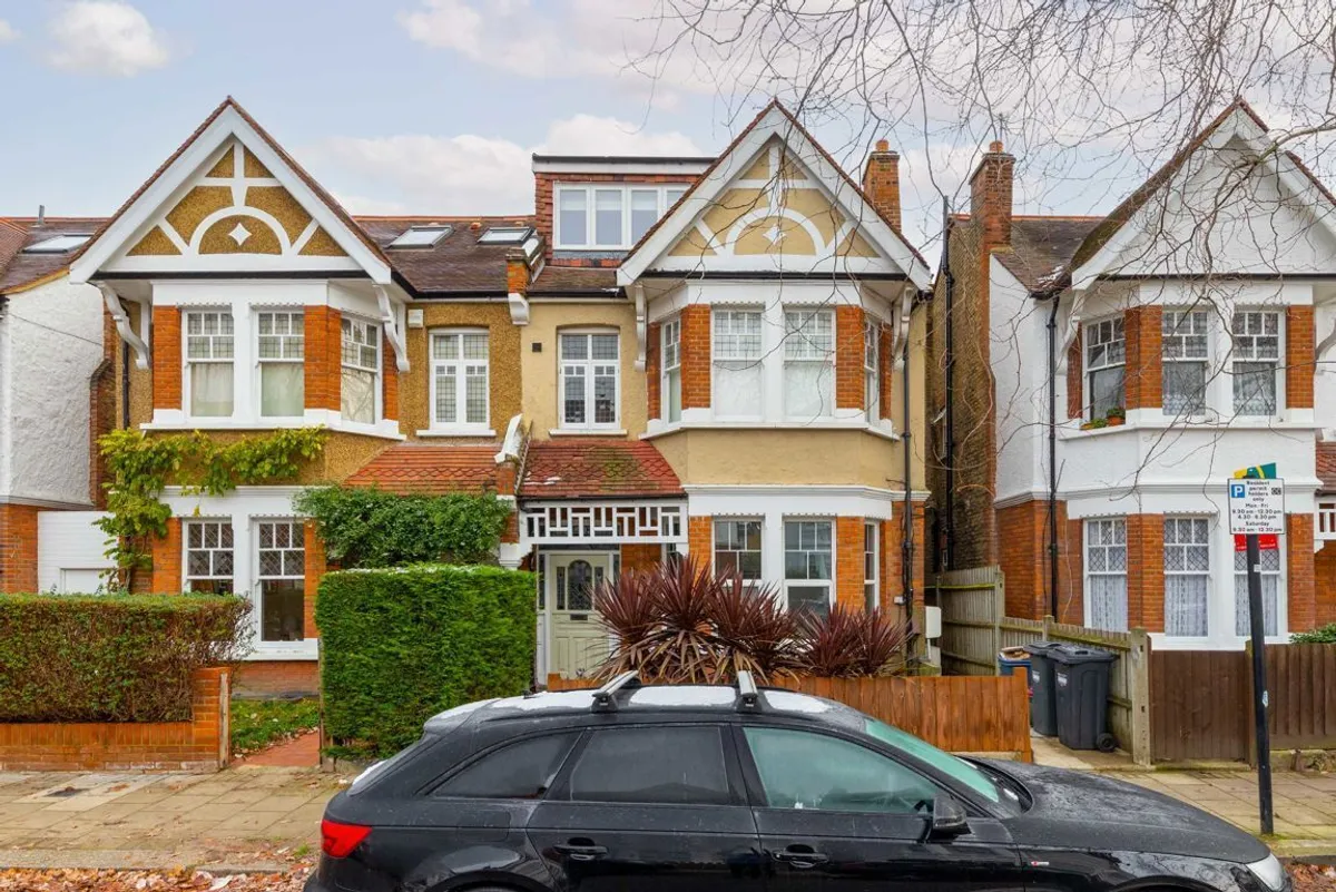 Flat Foster Road in Greater London