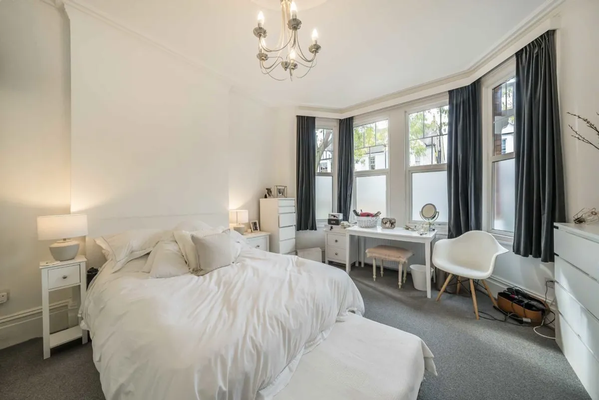 Flat Foster Road in Greater London