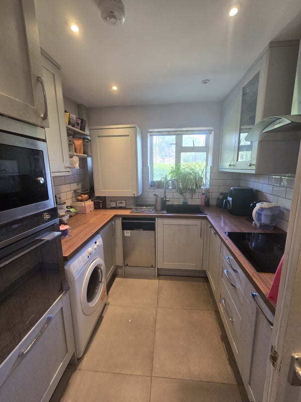 Room Marnham Avenue in Greater London