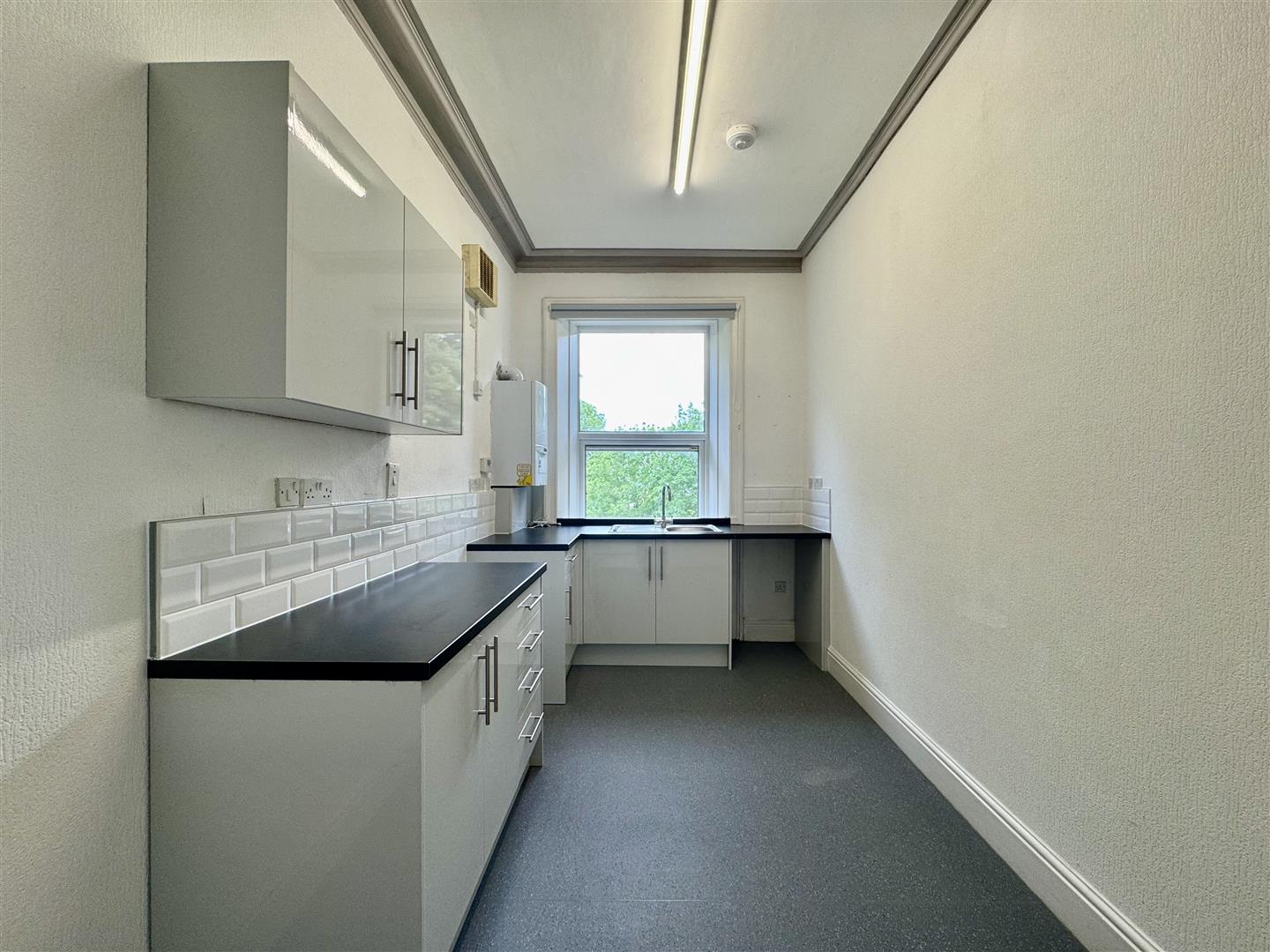 Room Botham Hall Road in Huddersfield