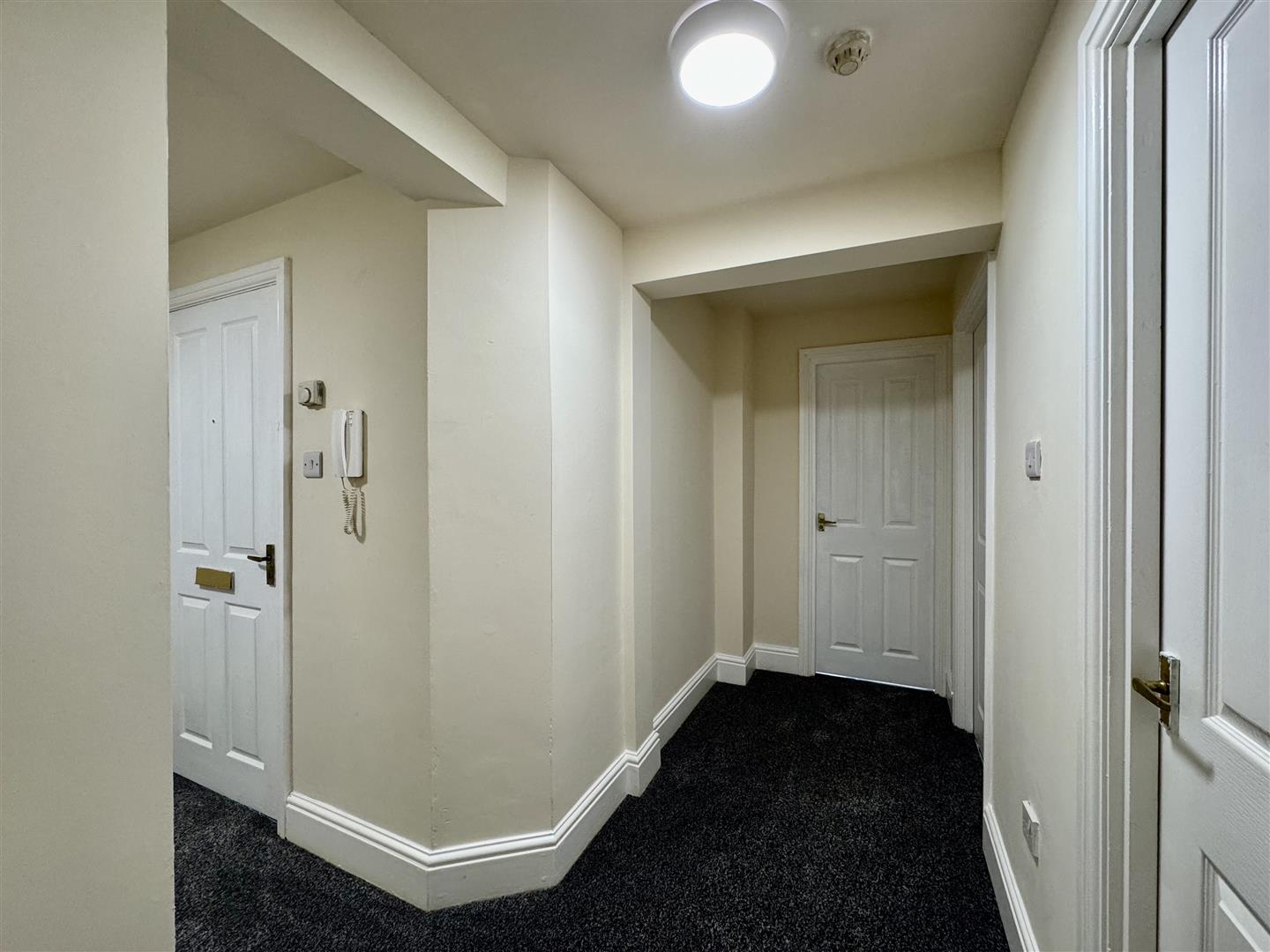 Room Botham Hall Road in Huddersfield