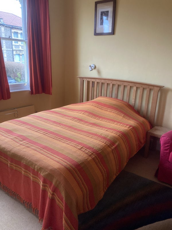 Flat Belvoir Road in Bristol