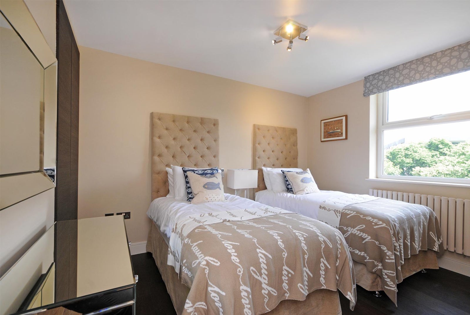 Flat Finchley Road in Greater London