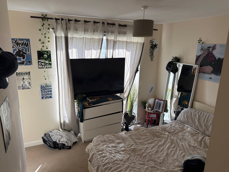 Room Hammond Road in Bristol