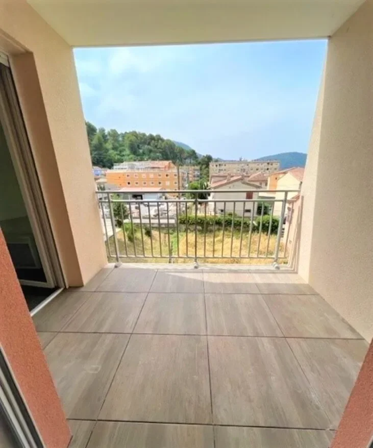 Flat Avenue Jean Moulin in Drap