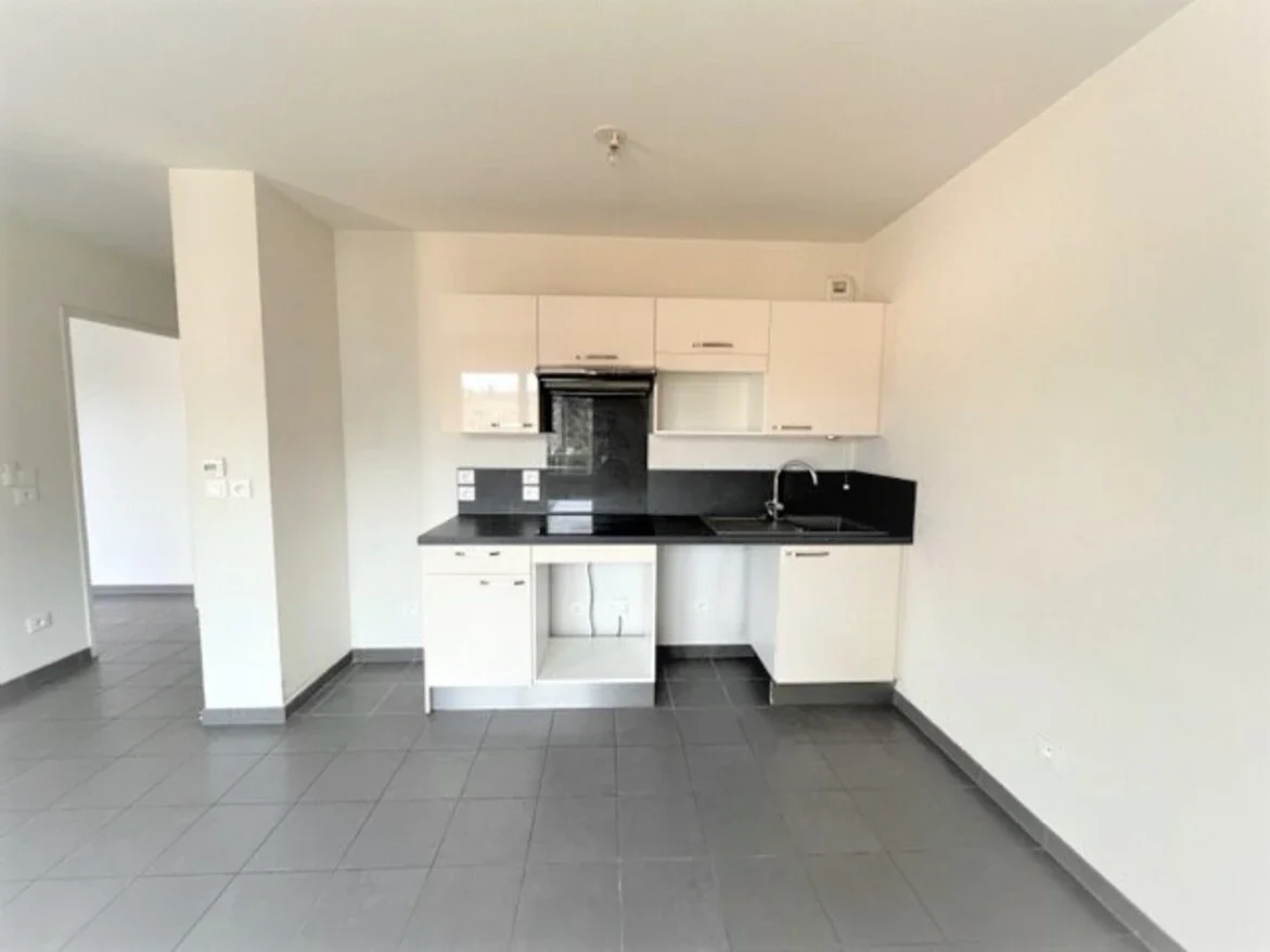 Flat Avenue Jean Moulin in Drap