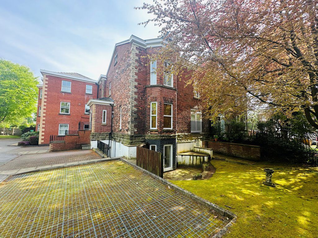 Flat Skipton Close in Hazel Grove