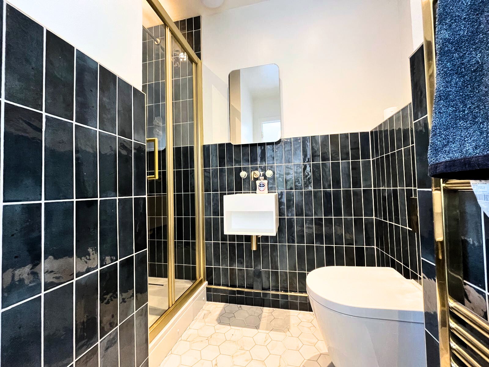 Flat Brabazon Street in Greater London