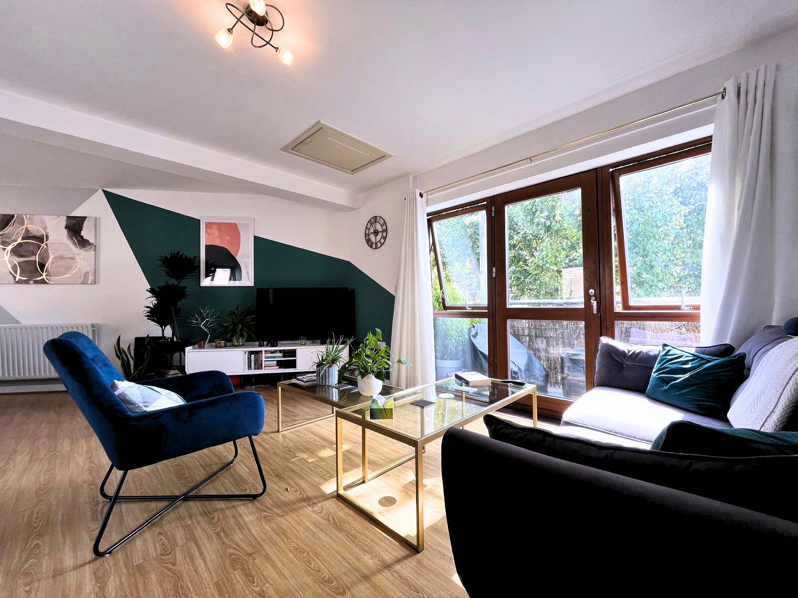 Flat Brabazon Street in Greater London
