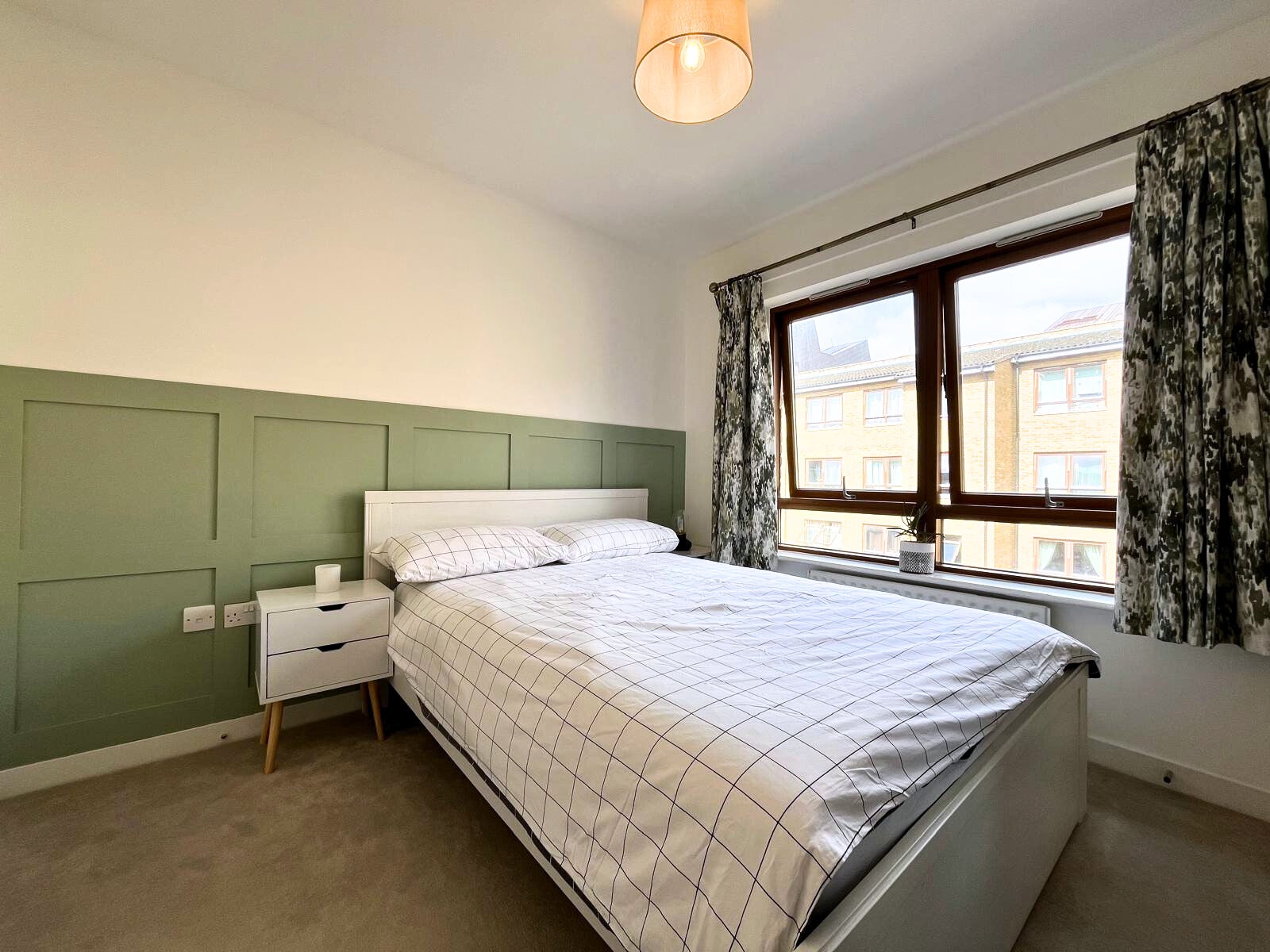Flat Brabazon Street in Greater London