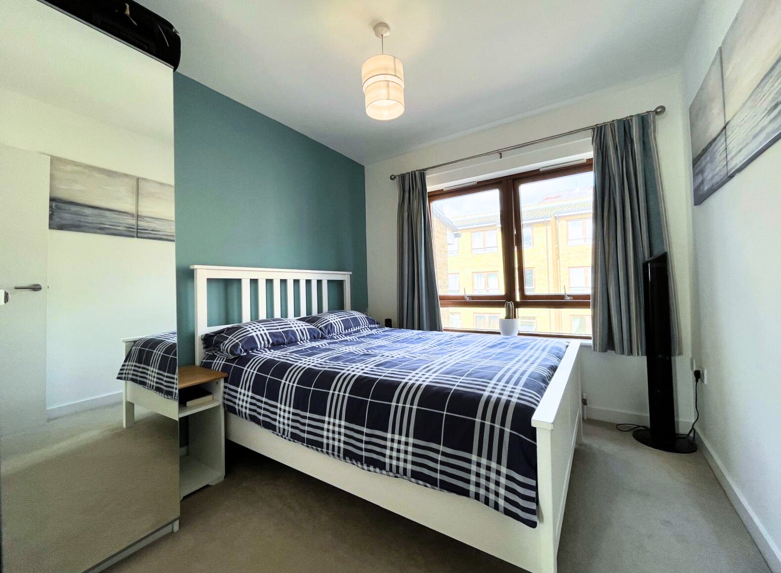 Flat Brabazon Street in Greater London
