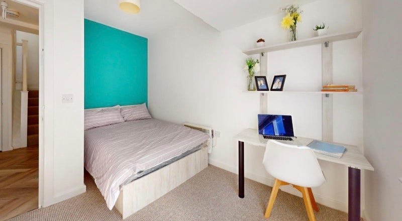 Room Back Blenheim Terrace in Leeds