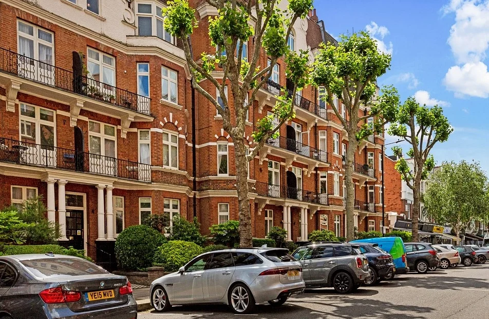 Flat Lauderdale Road in City of Westminster