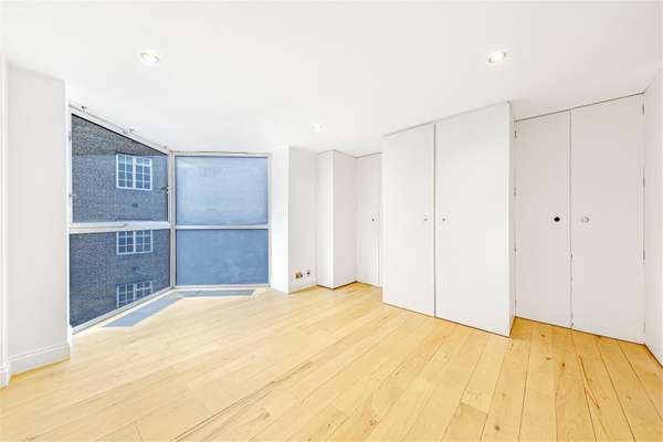 Flat Hall Road in City of Westminster